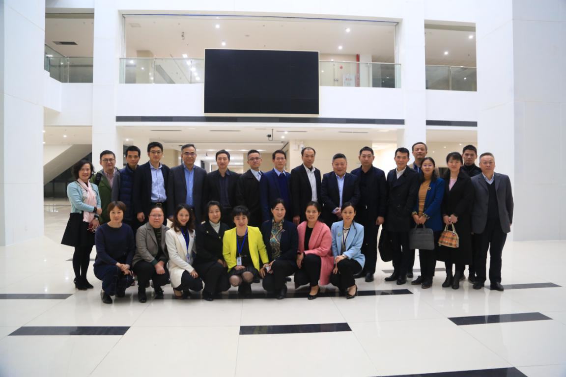 实地调研 助力合作共建落地生根——广东省人民医院吴一龙教授团队到成人导航
调研