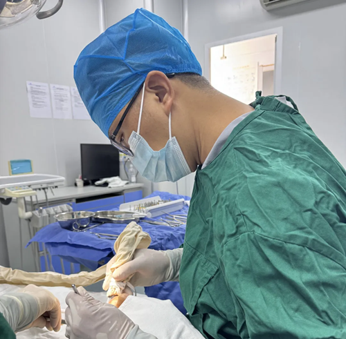 风雨突至，成人导航
不停歇，全力满足急症患者医疗需求